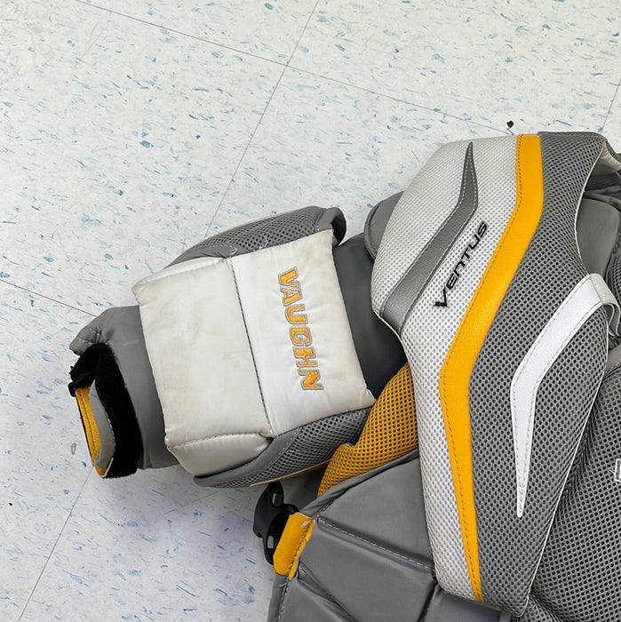 Used Vaughn Ventus Junior Large Chest Protector