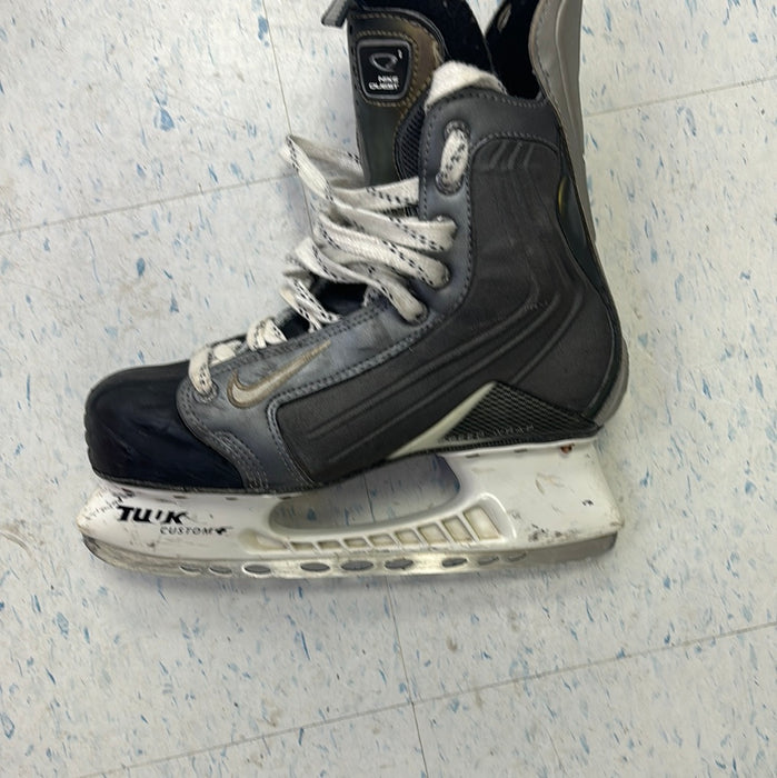 Used Nike Quest 1 7.5 Senior Skates