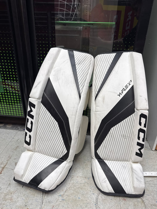 Used CCM YTFlex3 Goal Pads 26”