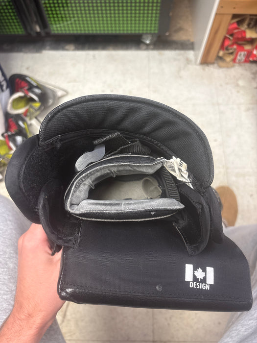 Used Brian’s Iconik X Goalie Catcher Size Junior