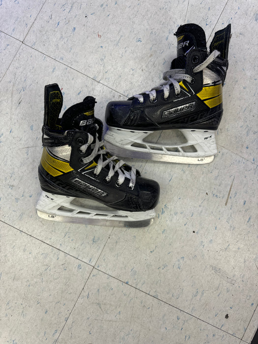 Used Bauer Supreme Matrix 11.5Y Player Skates