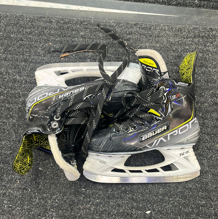 Used Bauer Vapor 3X Size 2.5 Player Skates