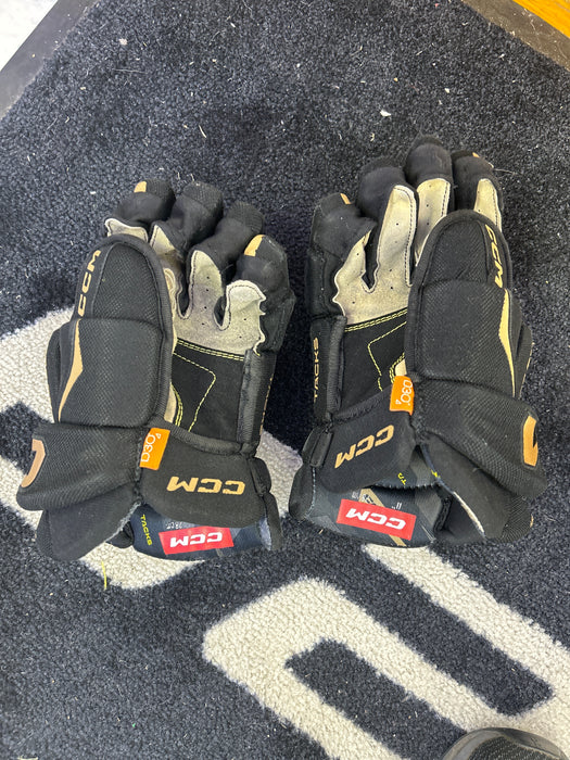 Used CCM AS580 Junior Player Gloves
