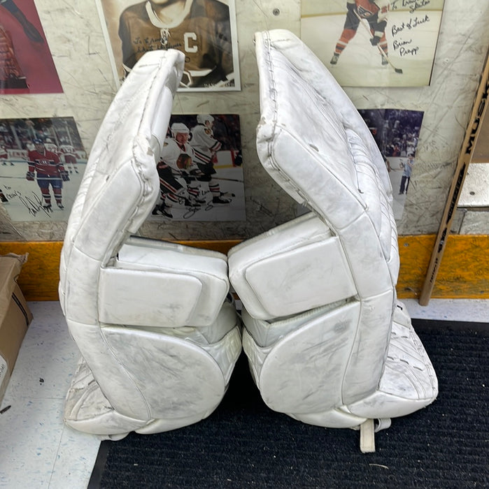 Used CCM E4.9 30+1 Goal Pads