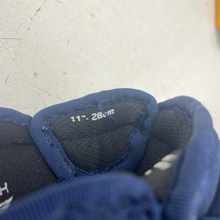 Used Bauer Nexus 800 11” Junior Gloves