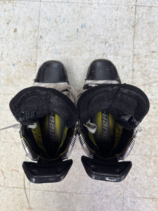 Used Bauer Supreme Matrix Skates Size 4.0 Fit 1