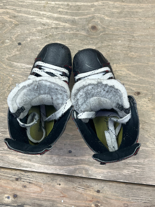 Used Bauer Vapor X500 Size 3 Skates