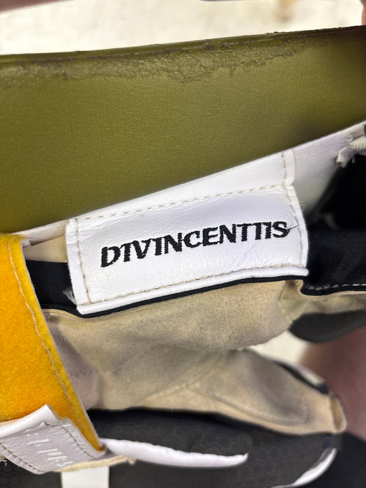 Used OHL Pro Stock Domenic Divincentiis Bauer Vapor Hyperlite 2 Blocker