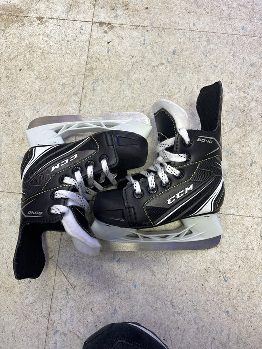 Used CCM Tacks 9040 Size 8.0 Youth Skates
