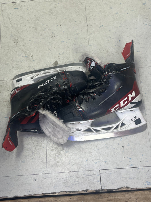Used CCM JetSpeed FT485 Size 2.5 Skates