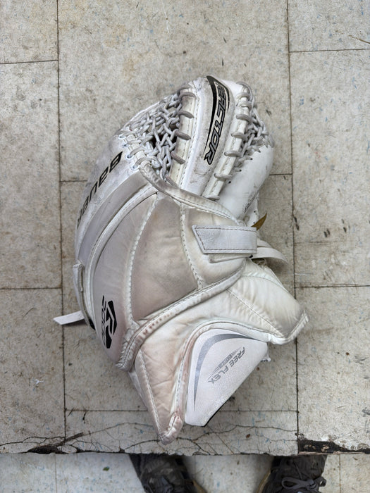 Used Bauer Reactor 2000 Junior Catcher