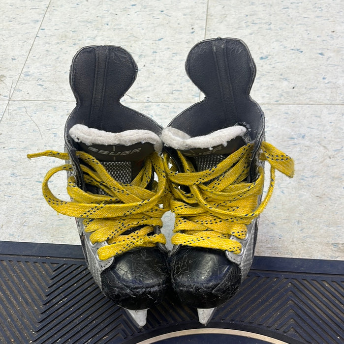 Used Bauer Vapor X3.0 Size 11 Youth Skates