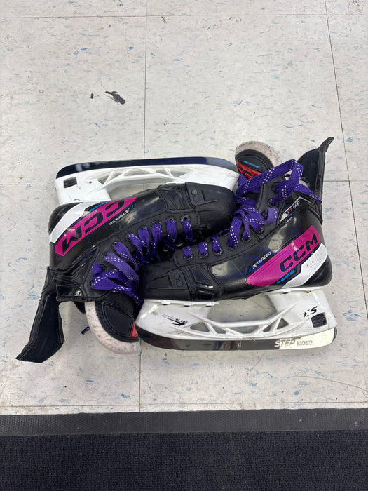 Used CCM JetSpeed FT680 Size 3.0D Skates