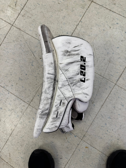Used True L20.2 Goalie Blocker Senior Regular