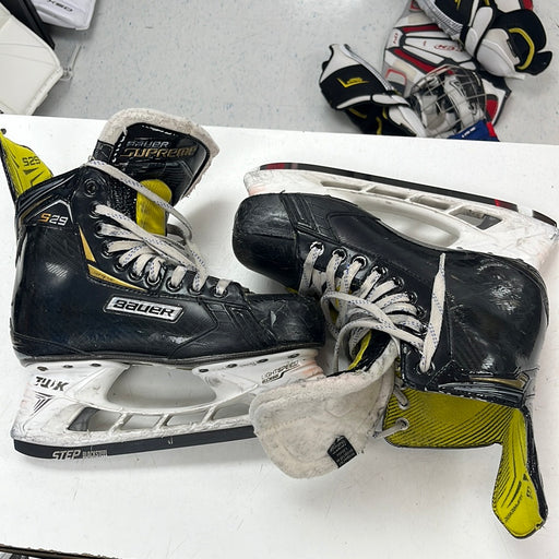 Used Bauer Supreme S29 Senior Player Skates size 7.5