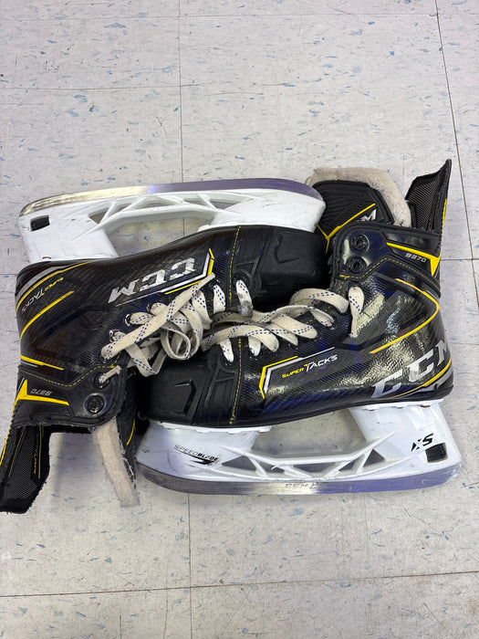 Used CCM Super Tacks 9370 Size 8.0D Skates