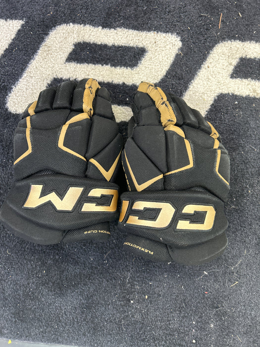 Used CCM AS580 Junior Player Gloves