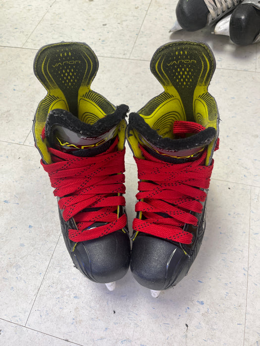 Used Bauer Vapor X2.6 Size 2.5 Skates