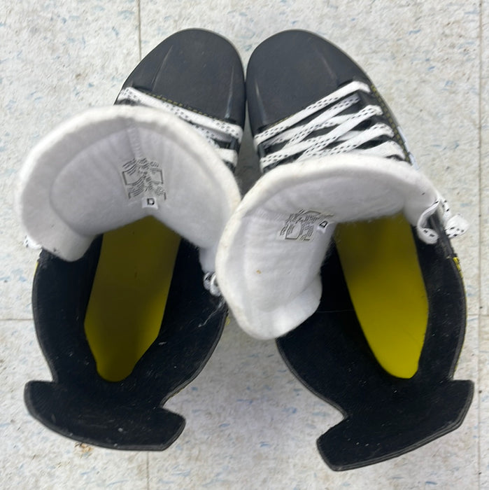 Used CCM Tacks 9350 Size 9 Player Skates