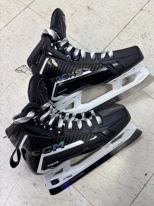 Used DEMO CCM XR PRO Goalie Skates Intermediate 4.0W