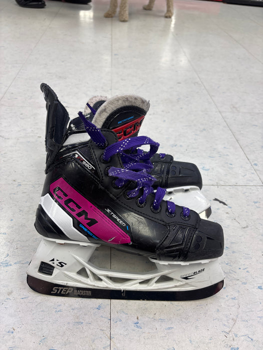 Used CCM JetSpeed FT680 Size 3.0D Skates