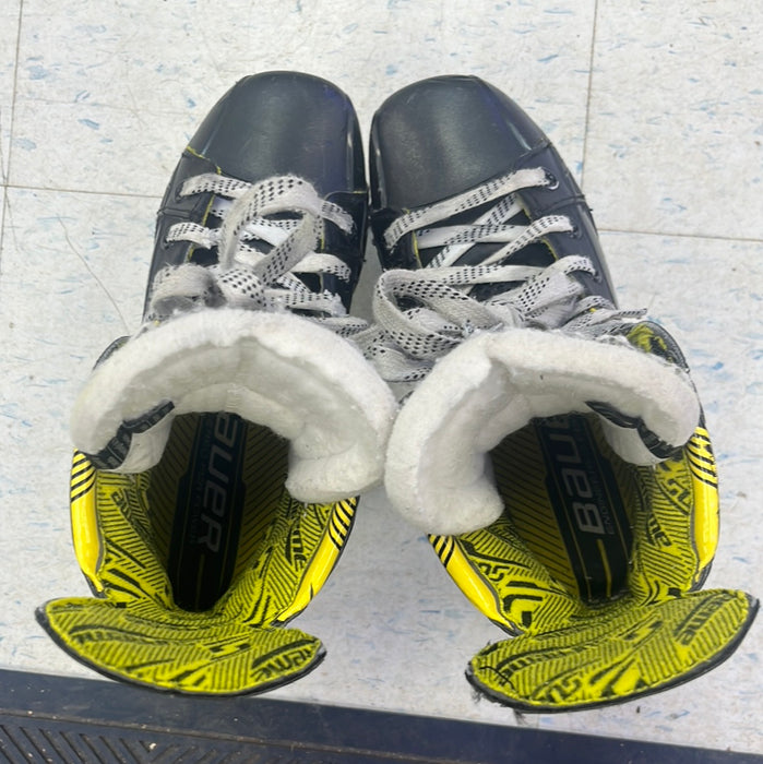 Used Bauer Supreme M4 Size 3.5 Player Skates