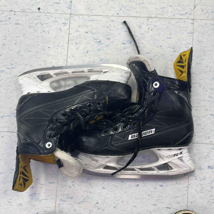 Used Bauer Supreme Comp Size 5.5 Player Skates