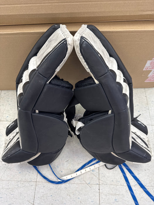 Used CCM E3.5 Goalie Pads 24+1”