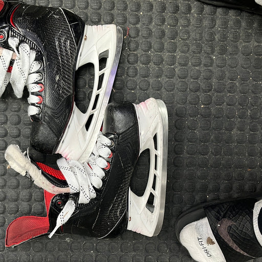 Used Bauer Vapor X700 3EE Player Skates
