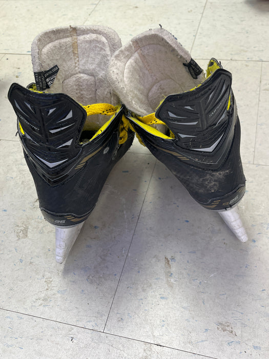 Used Bauer Supreme S25 Size 4 Skates
