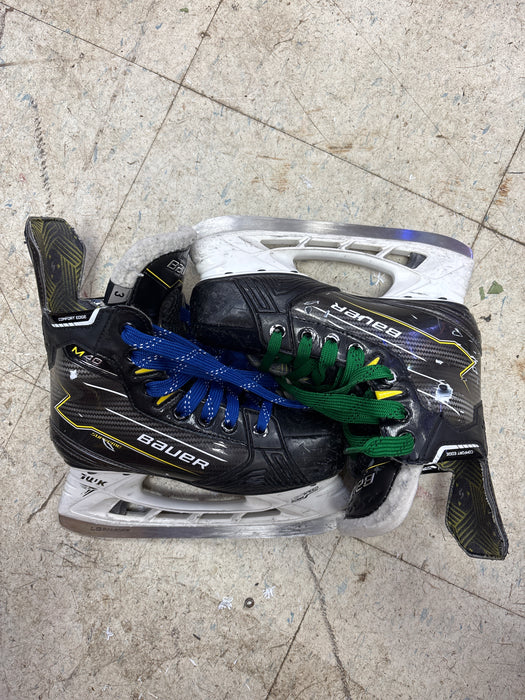 Used Bauer Supreme M40 Size 3.0D Skates