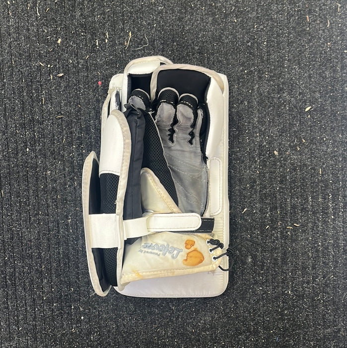 Used CCM Extreme Flex 860 Senior Blocker