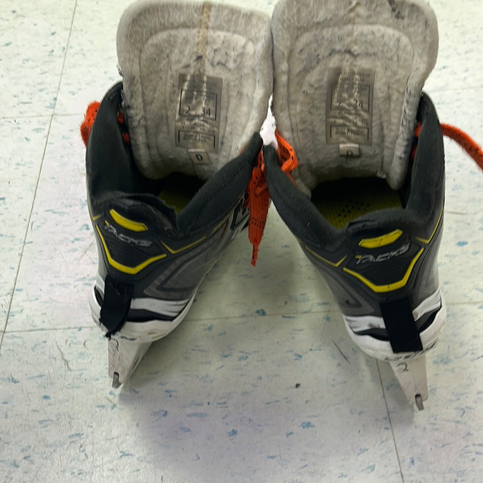 Used CCM Tacks 9060 Size 2 Goal Skates