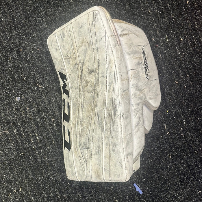 Used CCM Extreme Flex 860 Intermediate Blocker