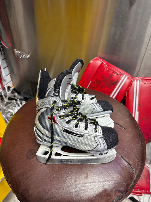 Used Nike Bauer Vapor XXII Youth 9.0D Skates