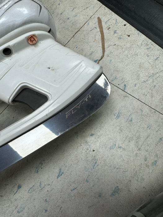 Used Bauer Hyperlite2 Senior Skates Size 7.0 Fit 2