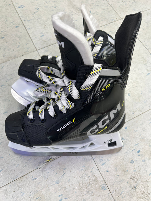 Used CCM Tacks AS570 Size 2.0 Junior Player Skates