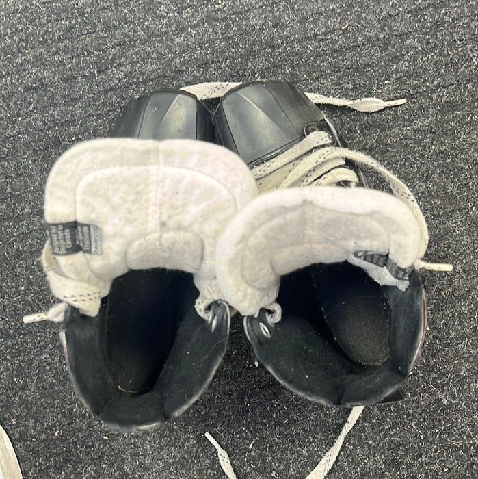 Used Bauer Vapor X700 Size 2 Goal Skates