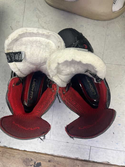 Used Bauer Vapor X900 Size 4 Skates