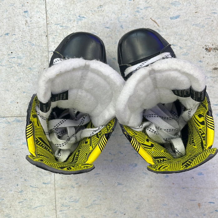 Used Bauer Supreme M4 Size 10 Youth Skates