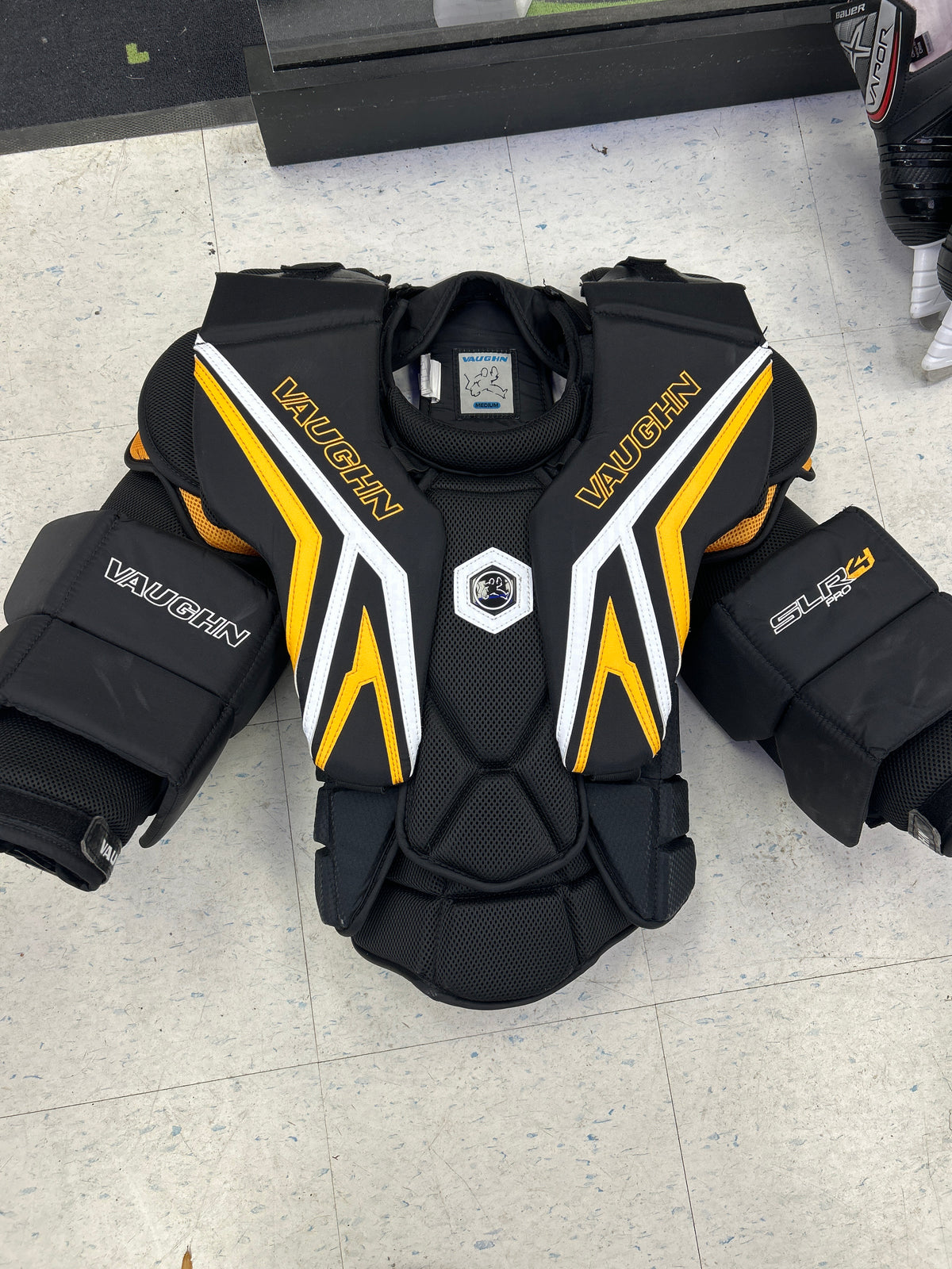 Demo Vaughn SLR4 Pro Senior Chest Protector — Crow's Sports Hockey