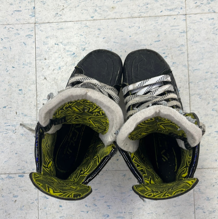 Used Bauer Vapor 3X Size 2.5 Player Skates