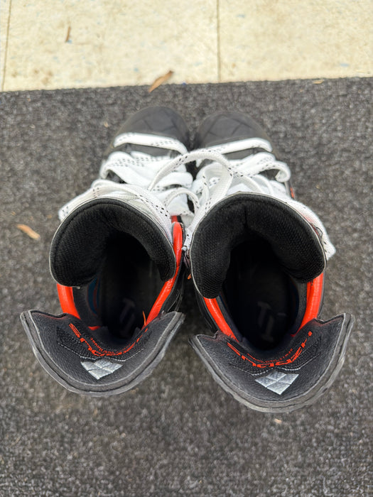 Used True Hzrdus 9x Size 5.5R Skates