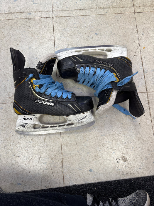 Used Bauer Supreme One.8 Size 3.0D Skates