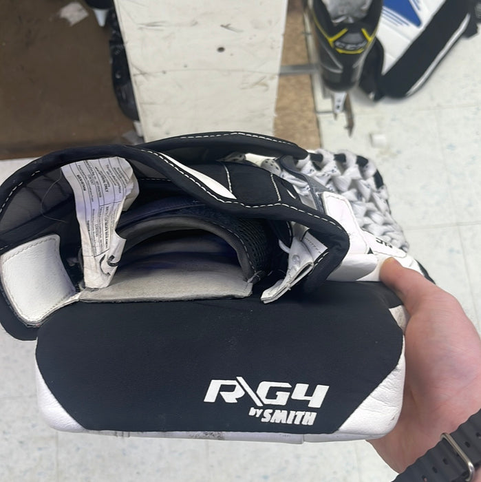 Used Warrior R/G4 Junior Catcher