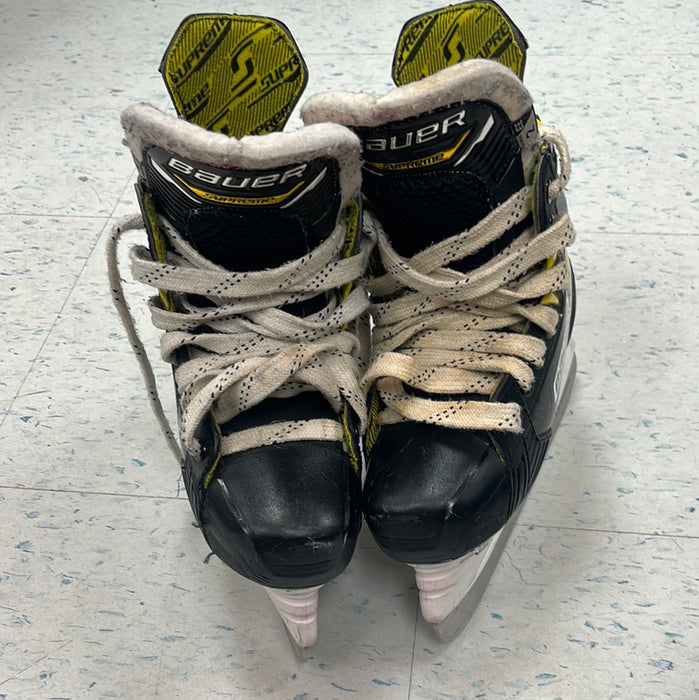 Used Bauer Supreme M4 Size 2EE Player Skates