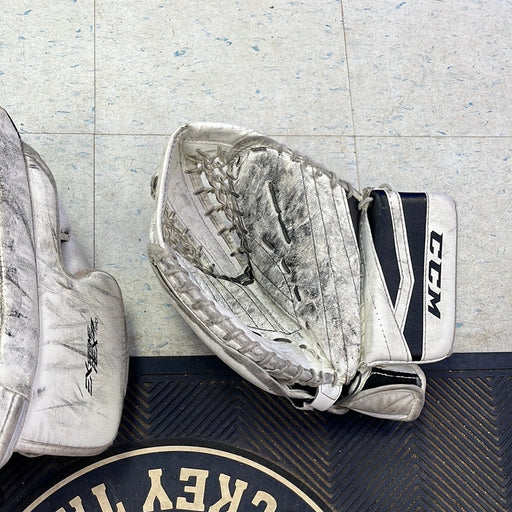 Used CCM Extreme Flex 760 Junior Blocker & Catcher
