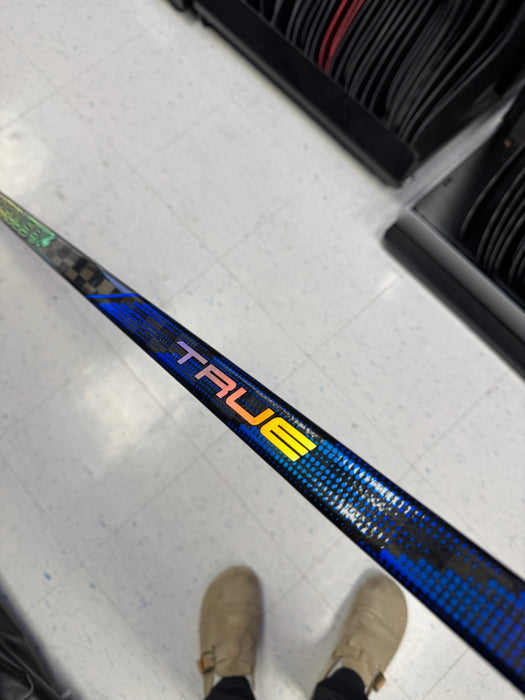 TRUE Pro Stock NOAH DOBSON HZRDUS 9x4 Hockey Stick Senior
