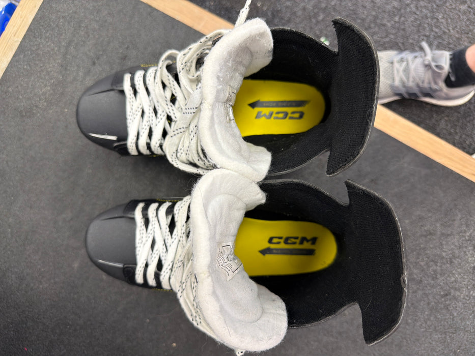 Used CCM Tacks A27 Size 9.0R Skates