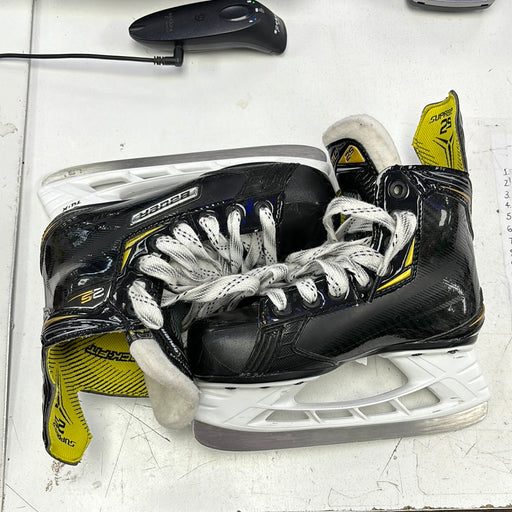 Used Bauer Supreme 2S 13.5 Youth Skates